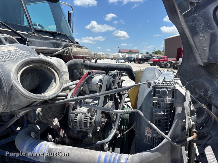 image for item ER3084 2016 Freightliner Columbia 120 Glider semi truck