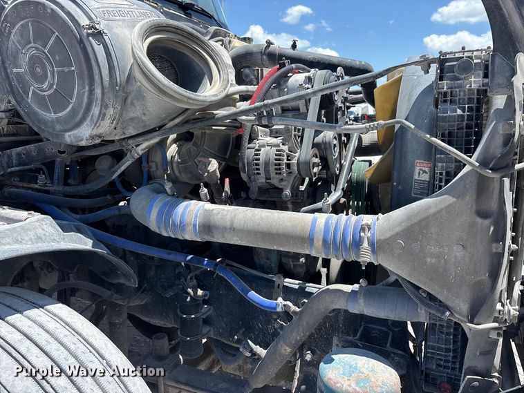 image for item ER3084 2016 Freightliner Columbia 120 Glider semi truck