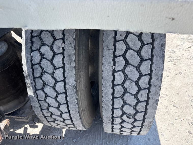 image for item ER3084 2016 Freightliner Columbia 120 Glider semi truck