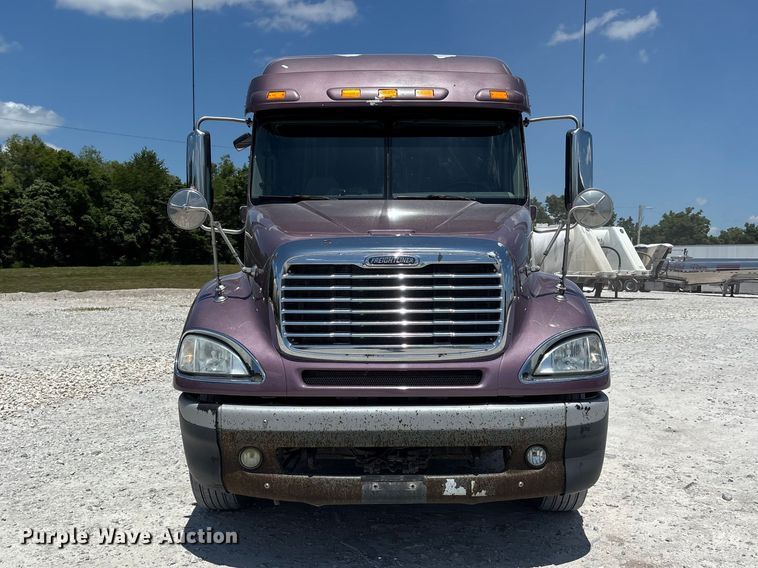 image for item ER3085 2017 Freightliner Columbia 120 Glider semi truck