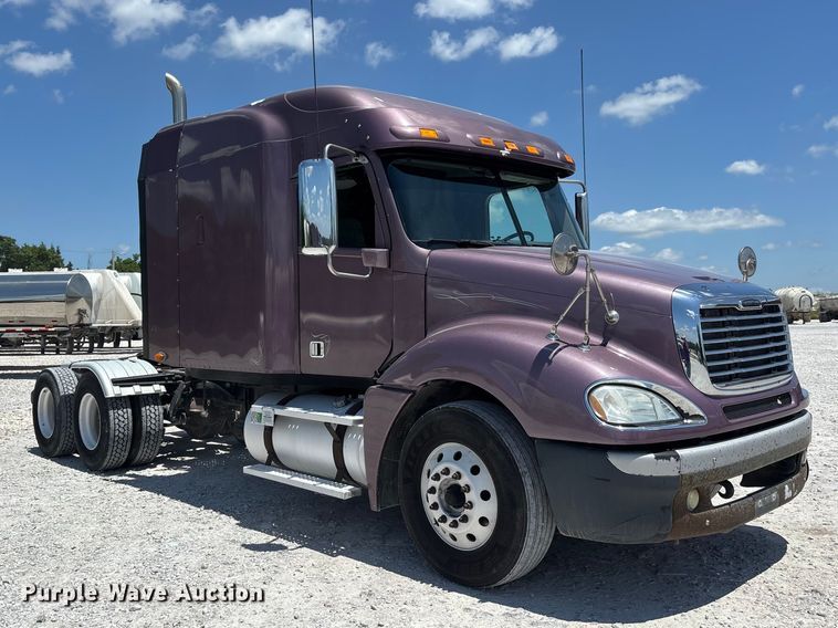image for item ER3085 2017 Freightliner Columbia 120 Glider semi truck