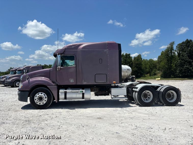 image for item ER3085 2017 Freightliner Columbia 120 Glider semi truck