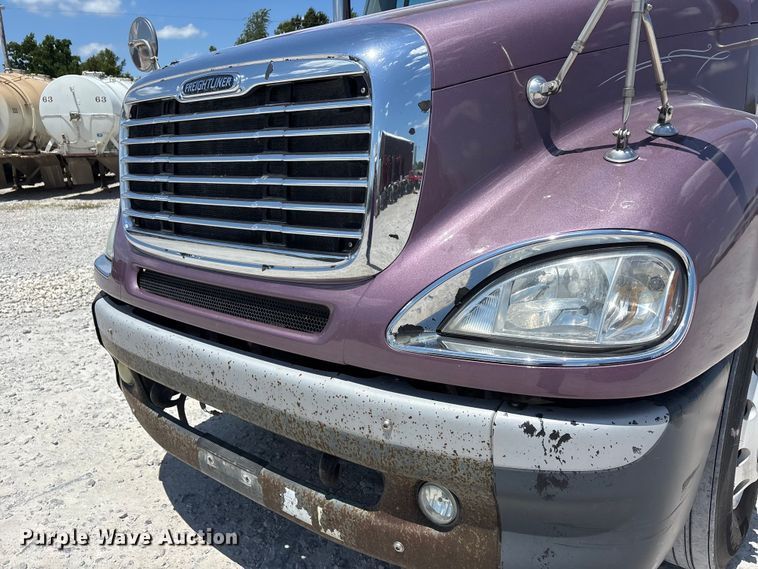 image for item ER3085 2017 Freightliner Columbia 120 Glider semi truck
