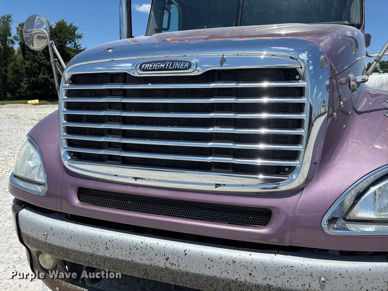 image for item ER3085 2017 Freightliner Columbia 120 Glider semi truck
