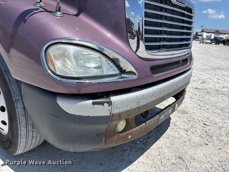 image for item ER3085 2017 Freightliner Columbia 120 Glider semi truck