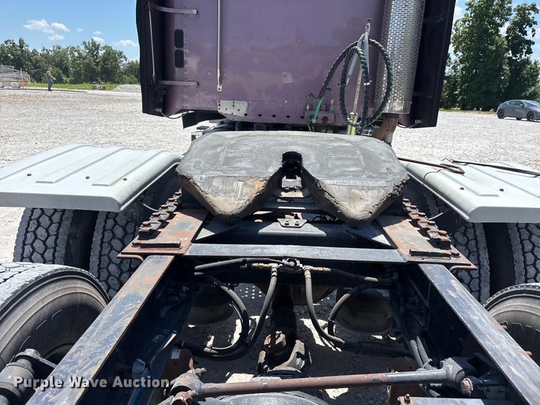 image for item ER3085 2017 Freightliner Columbia 120 Glider semi truck