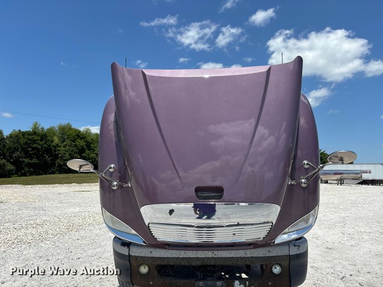 image for item ER3085 2017 Freightliner Columbia 120 Glider semi truck