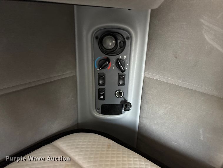 image for item ER3085 2017 Freightliner Columbia 120 Glider semi truck