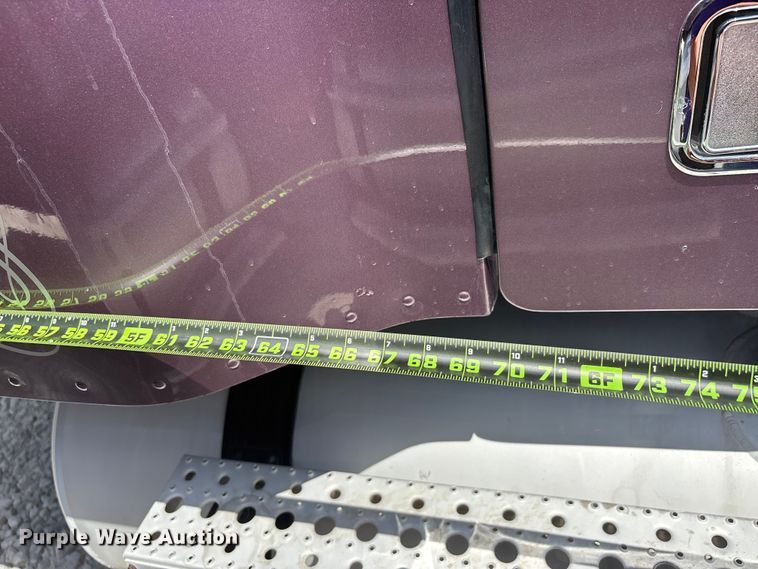 image for item ER3085 2017 Freightliner Columbia 120 Glider semi truck