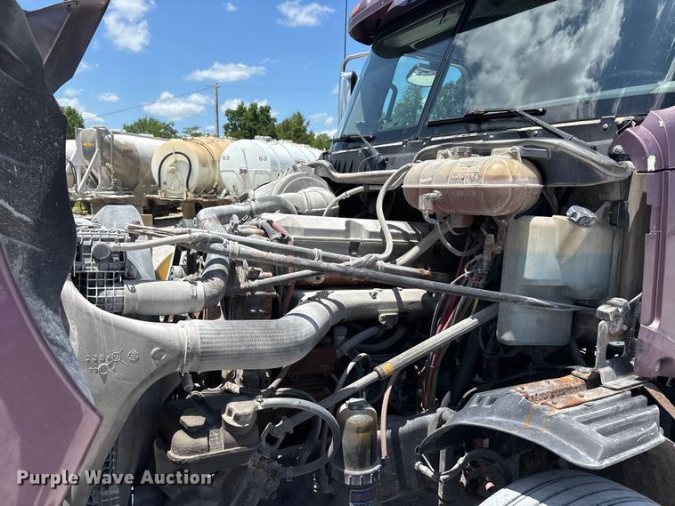 image for item ER3085 2017 Freightliner Columbia 120 Glider semi truck