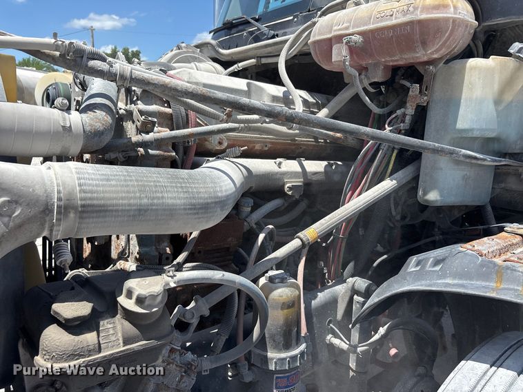 image for item ER3085 2017 Freightliner Columbia 120 Glider semi truck