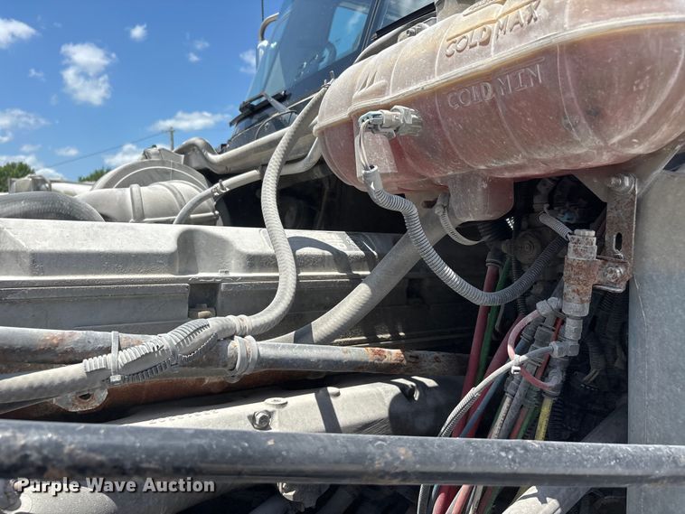 image for item ER3085 2017 Freightliner Columbia 120 Glider semi truck