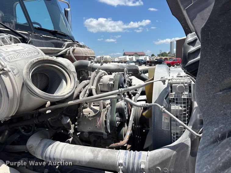 image for item ER3085 2017 Freightliner Columbia 120 Glider semi truck
