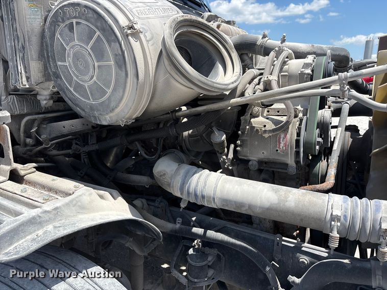 image for item ER3085 2017 Freightliner Columbia 120 Glider semi truck