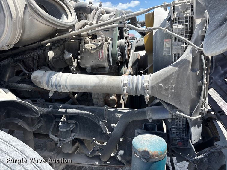 image for item ER3085 2017 Freightliner Columbia 120 Glider semi truck