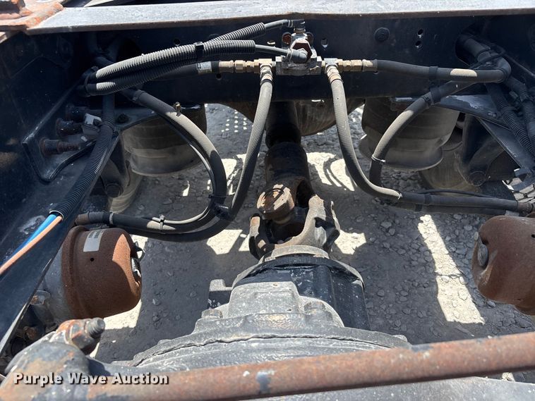 image for item ER3085 2017 Freightliner Columbia 120 Glider semi truck