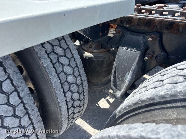 image for item ER3085 2017 Freightliner Columbia 120 Glider semi truck