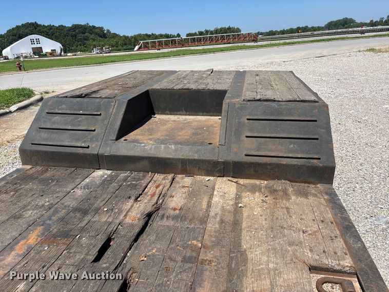 image for item ER3114 2013 Fontaine lowboy equipment trailer