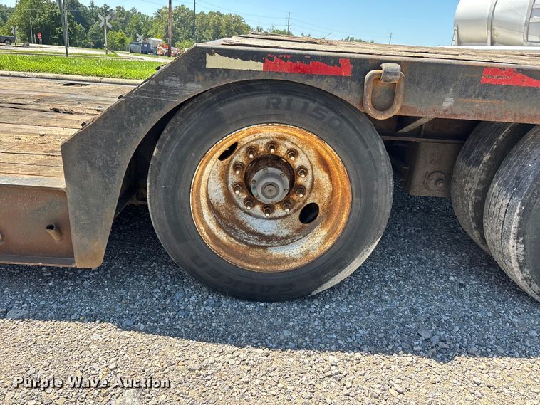 image for item ER3114 2013 Fontaine lowboy equipment trailer
