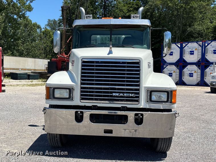 image for item ER3116 2012 Mack CHU613 semi truck