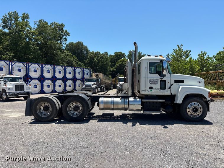 image for item ER3116 2012 Mack CHU613 semi truck