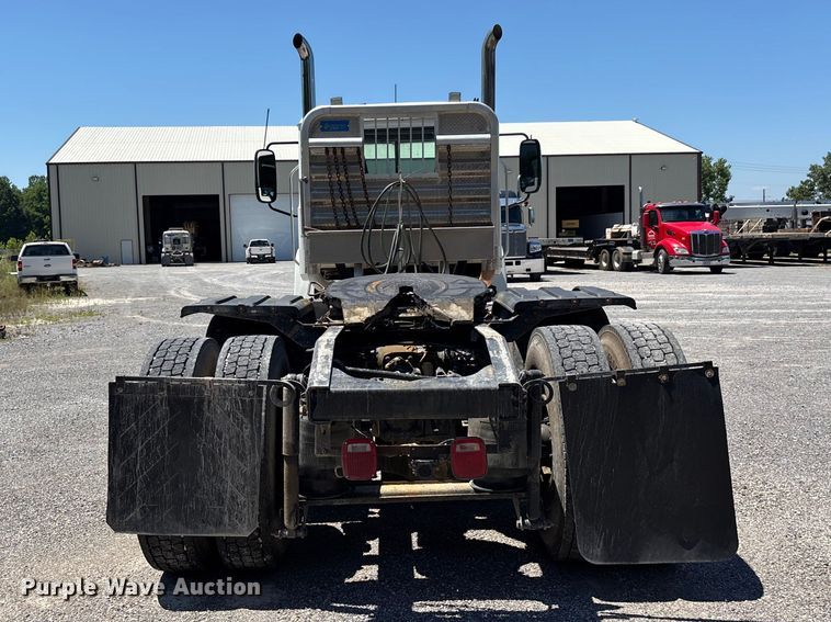 image for item ER3116 2012 Mack CHU613 semi truck