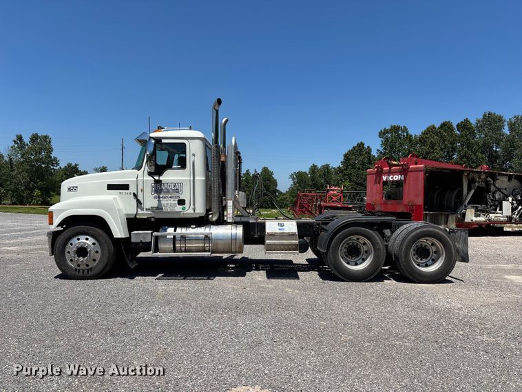 image for item ER3116 2012 Mack CHU613 semi truck