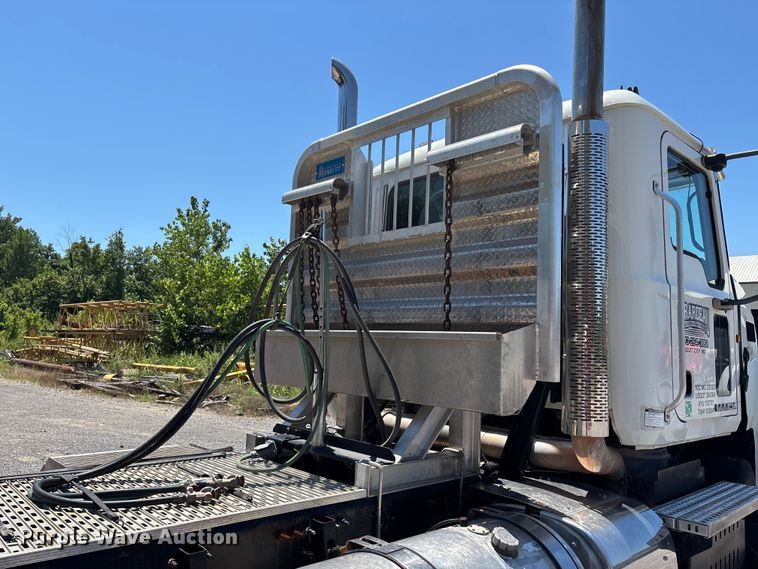 image for item ER3116 2012 Mack CHU613 semi truck