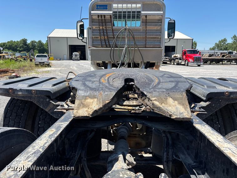 image for item ER3116 2012 Mack CHU613 semi truck