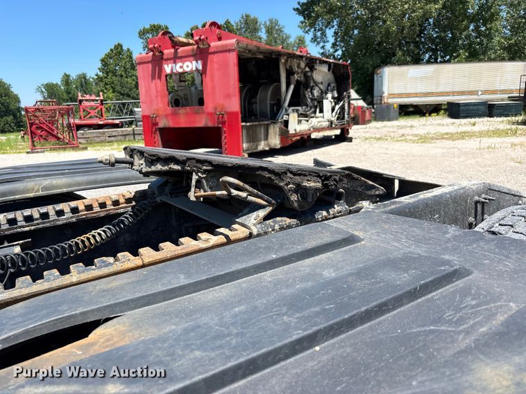 image for item ER3116 2012 Mack CHU613 semi truck