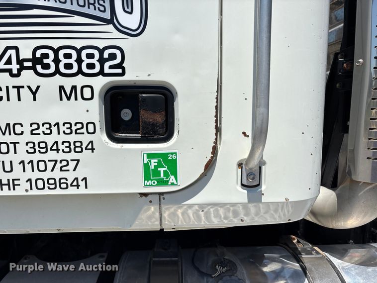 image for item ER3116 2012 Mack CHU613 semi truck