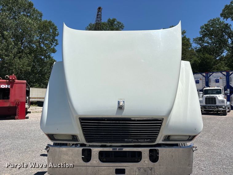 image for item ER3116 2012 Mack CHU613 semi truck