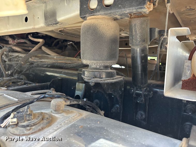 image for item ER3116 2012 Mack CHU613 semi truck