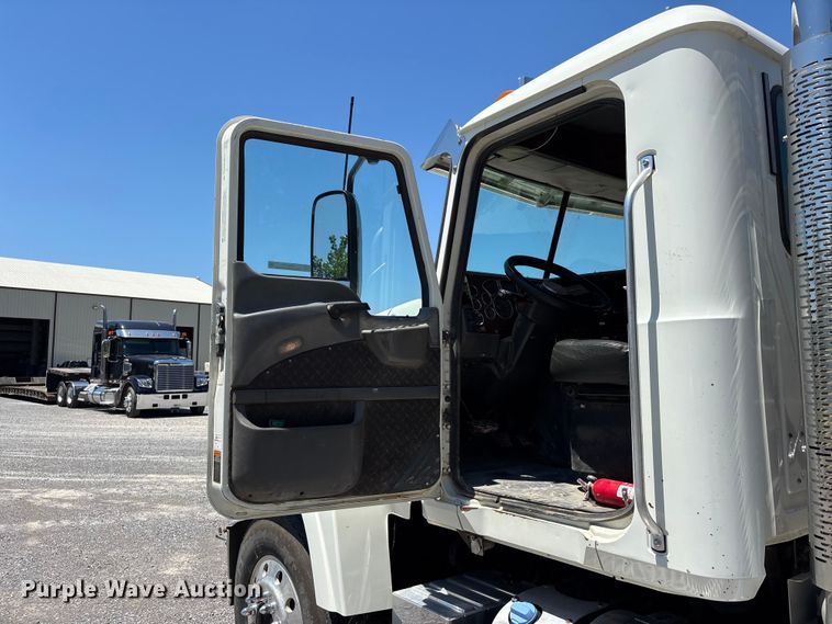 image for item ER3116 2012 Mack CHU613 semi truck