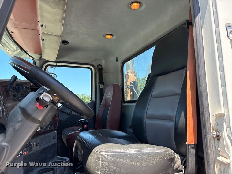 image for item ER3116 2012 Mack CHU613 semi truck