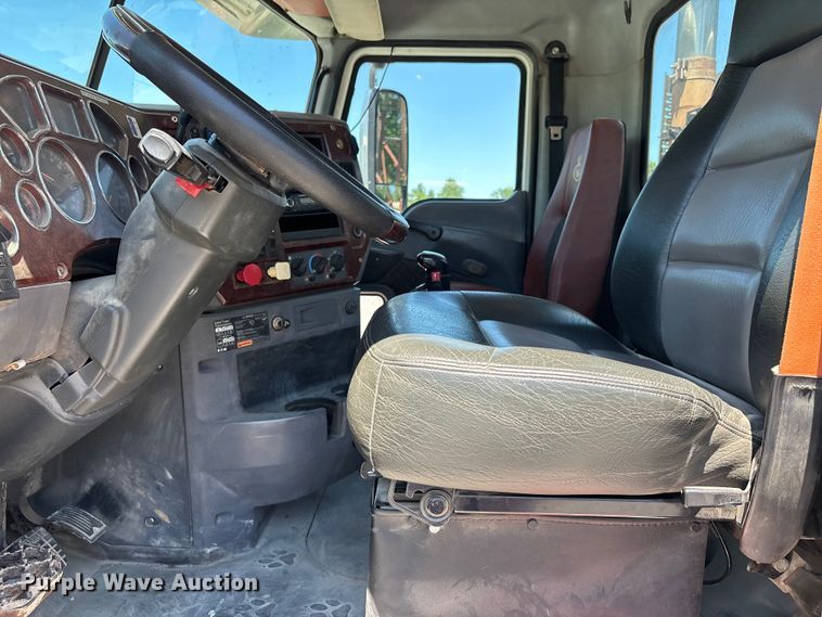 image for item ER3116 2012 Mack CHU613 semi truck