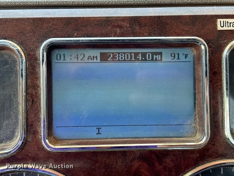 image for item ER3116 2012 Mack CHU613 semi truck
