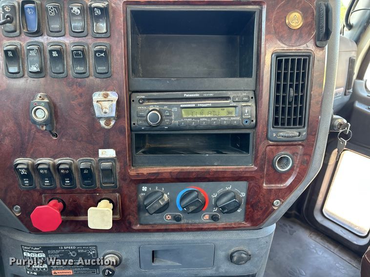 image for item ER3116 2012 Mack CHU613 semi truck
