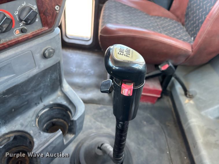 image for item ER3116 2012 Mack CHU613 semi truck