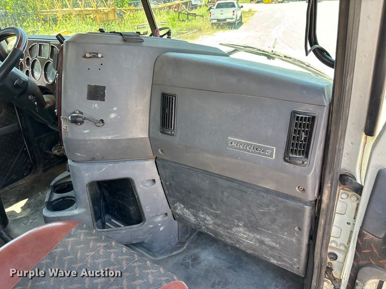 image for item ER3116 2012 Mack CHU613 semi truck