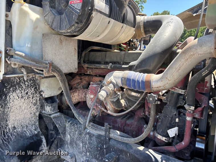 image for item ER3116 2012 Mack CHU613 semi truck