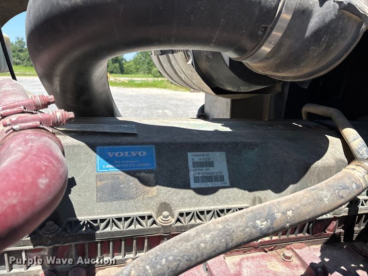 image for item ER3116 2012 Mack CHU613 semi truck