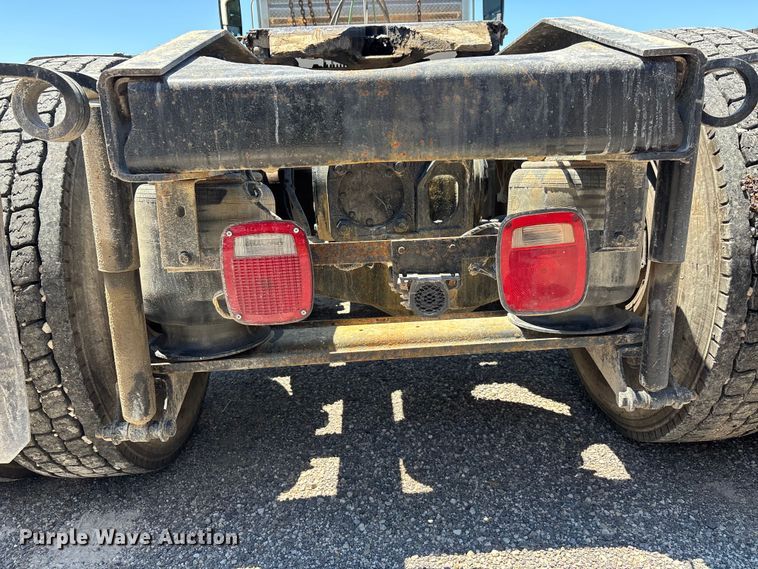 image for item ER3116 2012 Mack CHU613 semi truck