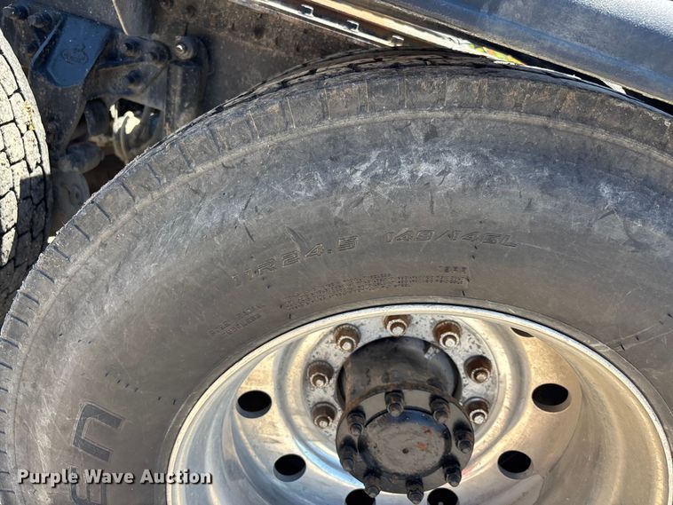 image for item ER3116 2012 Mack CHU613 semi truck