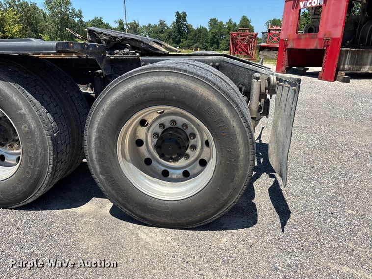 image for item ER3116 2012 Mack CHU613 semi truck