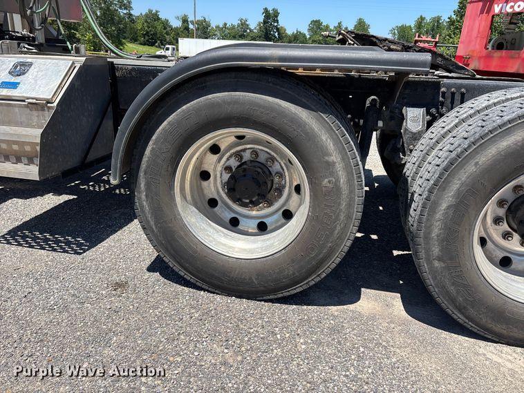 image for item ER3116 2012 Mack CHU613 semi truck