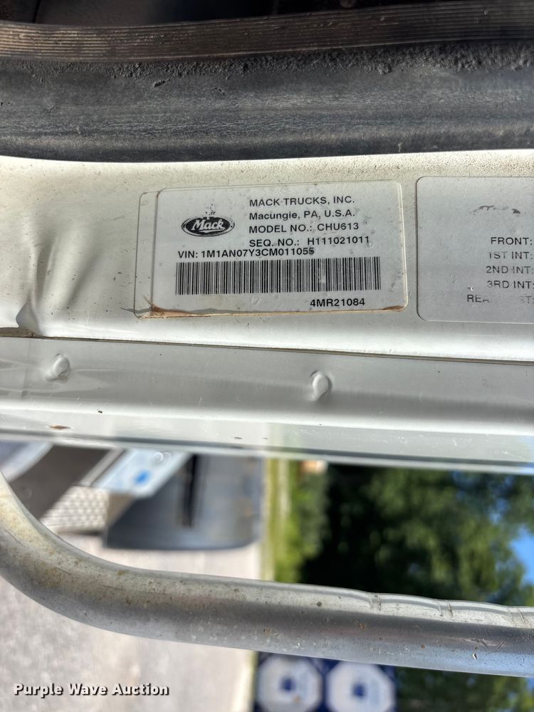 image for item ER3116 2012 Mack CHU613 semi truck