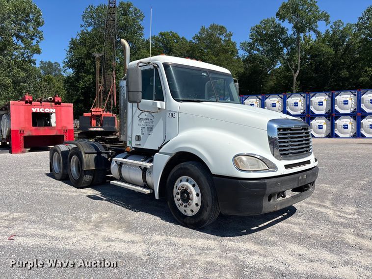 image for item ER3118 2011 Freightliner Columbia semi truck
