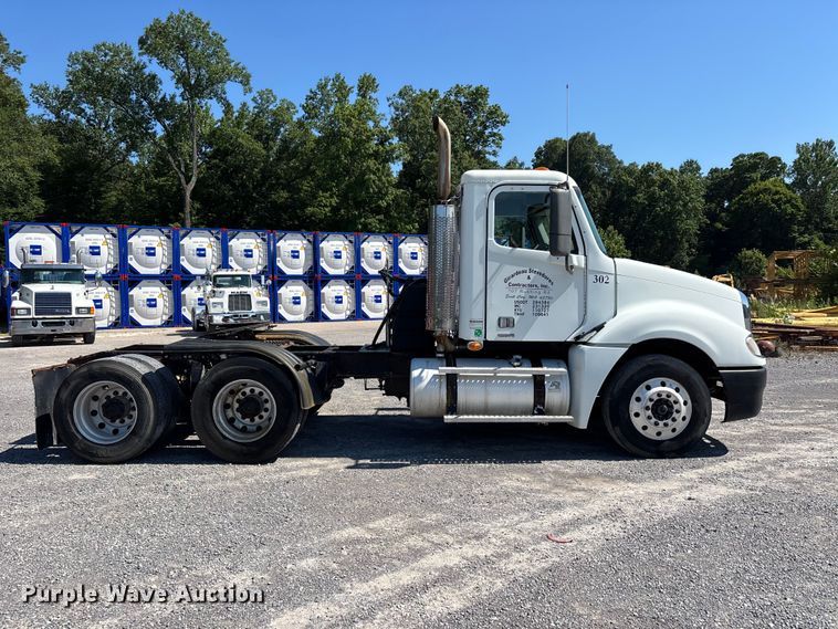 image for item ER3118 2011 Freightliner Columbia semi truck