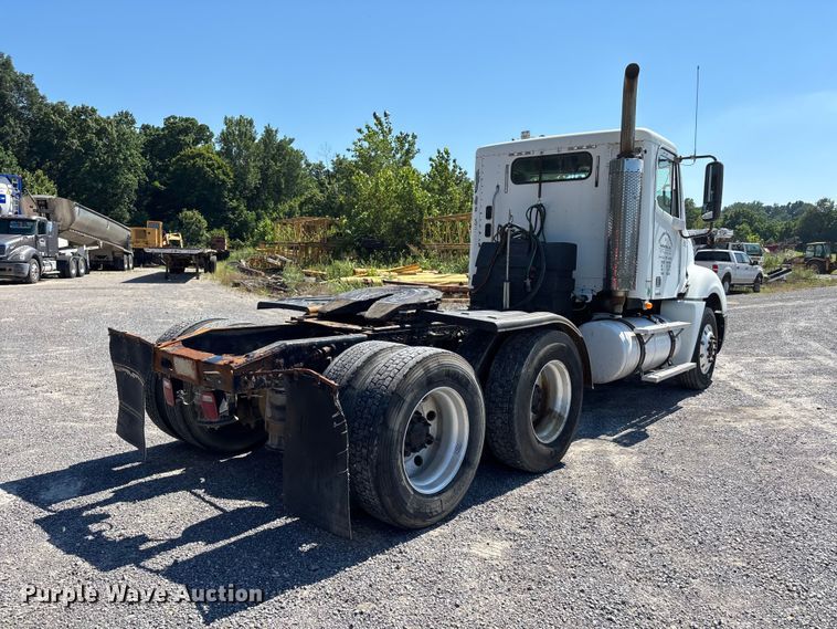 image for item ER3118 2011 Freightliner Columbia semi truck